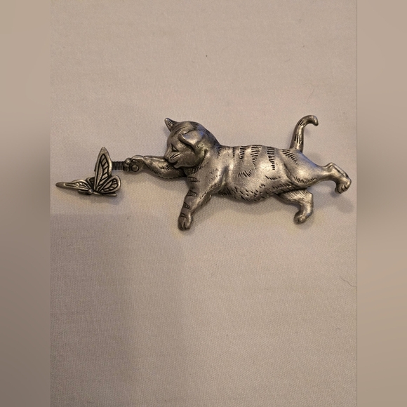 Vintage JJ Signed Jonette Kitty Cat Catching Butterfly Brooch Pin - Picture 1 of 4